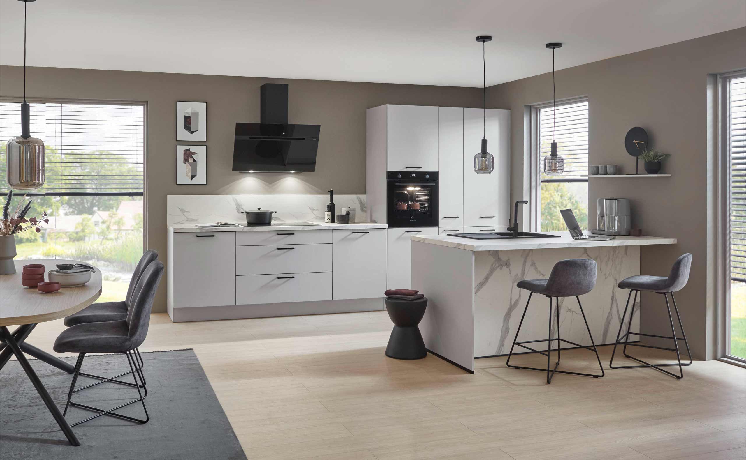 Moderne Küche Speed 259 mit klarer Linienführung, grifflosem Design und funktionaler Küchenplanung im zeitgemäßen Stil.