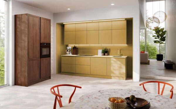 Ockerfarbene Küchenzeile